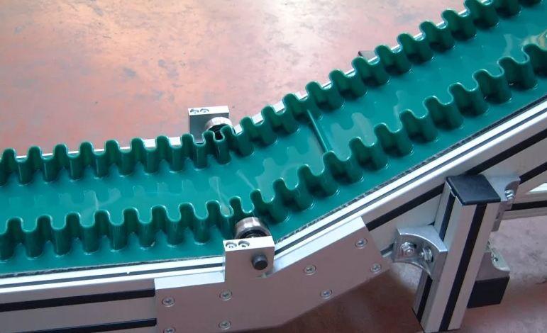 Z-образный конвейер с гофробортами